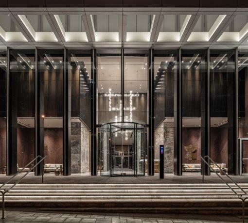 תמונה קטנה כניסה לבניין